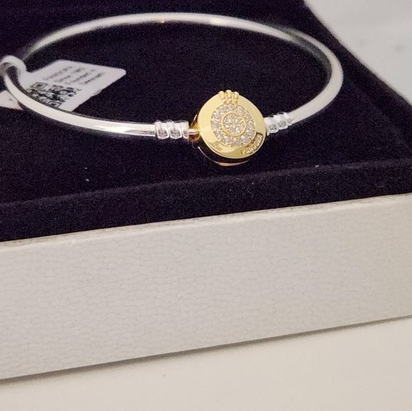 Pandora Moments Sparkling Crown Claps Bangle Bracelet for women's size 7.5 inche - Picture 1 of 4